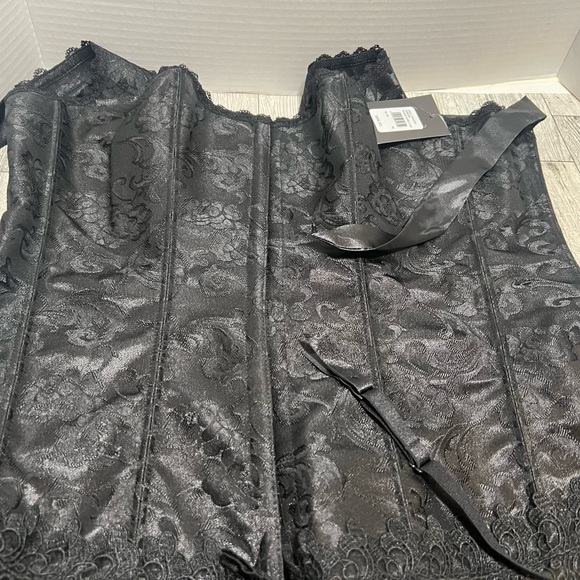 FREDERICK'S of HOLLYWOOD Dream Corset Black Satin and Lace Trim Sz 40 new - Picture 3 of 5